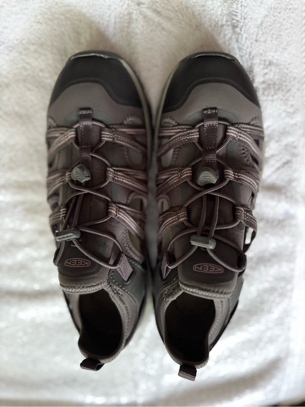 Keen Gray Closed-Toe Outdoor Sandals in women’s size 8